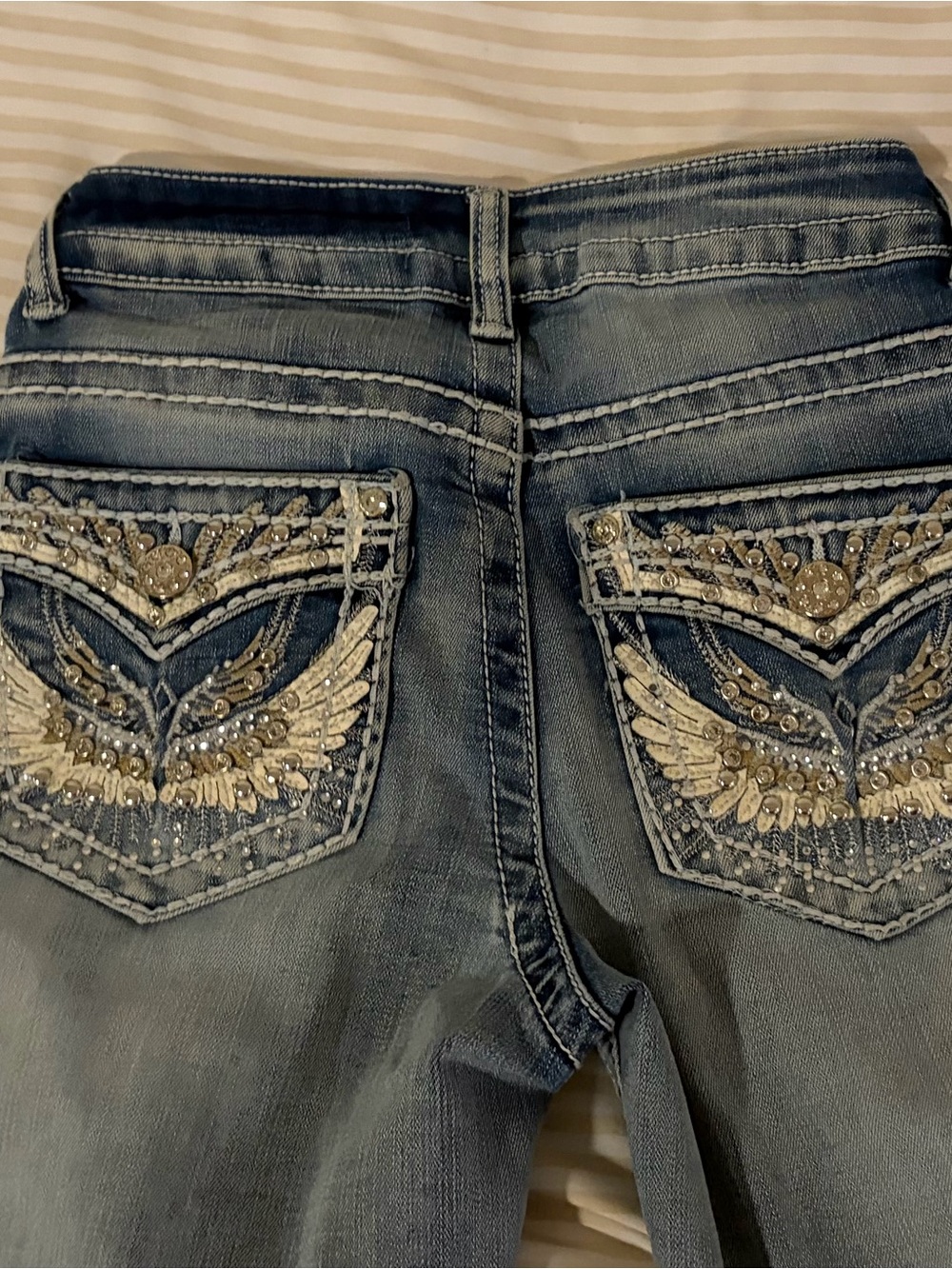 Low Rise Rhinestone Wing Pockets Boot Cut Jeans - Picture 3 of 5